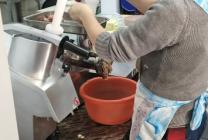 Пропускаем мясо на фарш для котлет